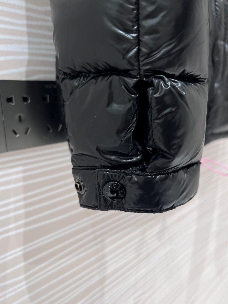 Moncler Black Slim-Fit Quilted Down Jacket – High-Gloss Lacquered Shell Stand Collar Dual Zip Pockets Arm Badge Canadian Outerwear