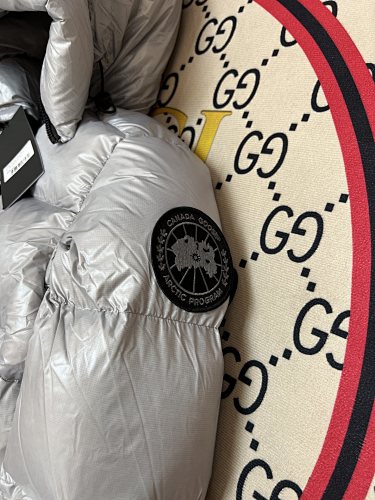Canada Goose Silver Metallic Down Puffer – Glossy Shell Arctic Program Badge Canadian Outerwear