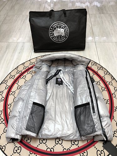 Canada Goose Silver Metallic Down Puffer – Glossy Shell Arctic Program Badge Canadian Outerwear