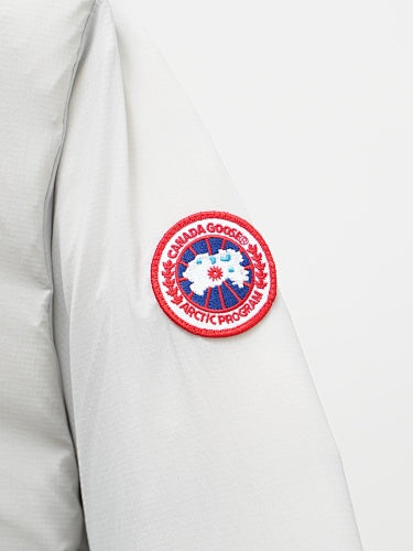 Canada Goose White Down Jacket – Silver Quilted Interior Black Ribbed Cuffs Arctic Program Badge Canadian Outerwear