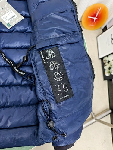 Canada Goose Navy Blue Down Puffer – Wide Baffle Ribbed Hem Arctic Program Badge Canadian Outerwear
