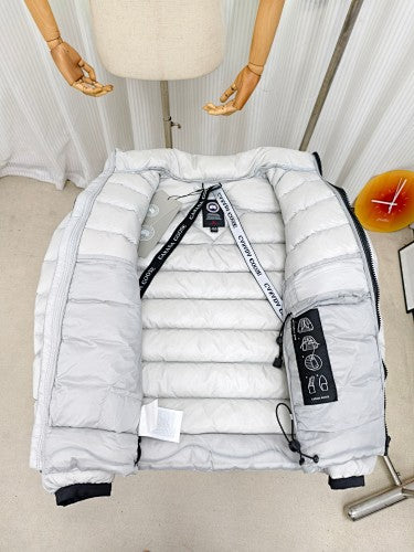 Canada Goose White Down Puffer – Wide Baffle Ribbed Hem Arctic Program Badge Canadian Outerwear
