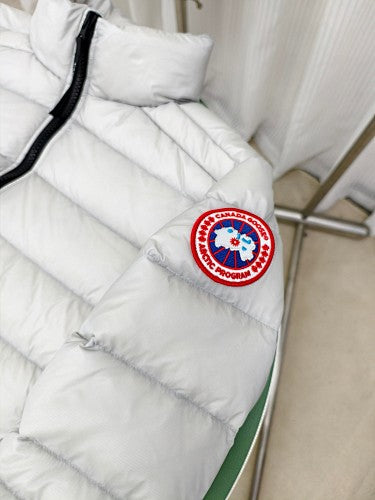 Canada Goose White Down Puffer – Wide Baffle Ribbed Hem Arctic Program Badge Canadian Outerwear