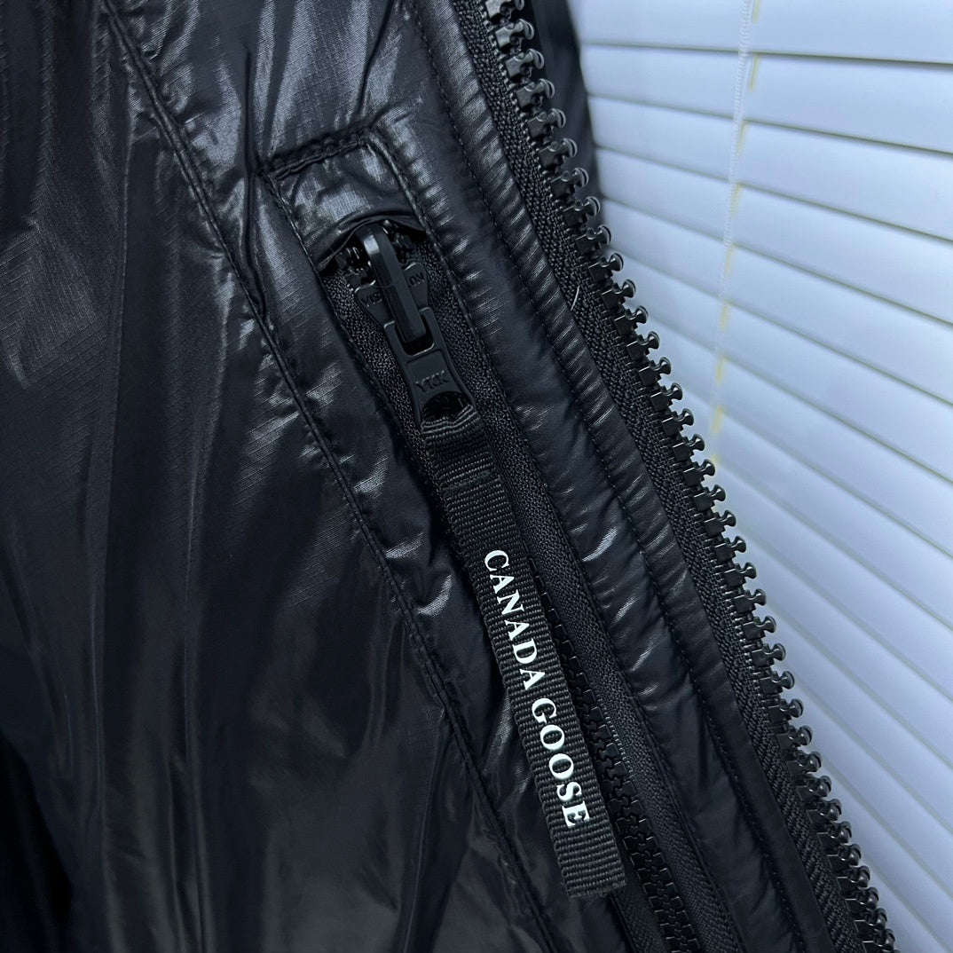 Canada Goose Black Glossy Oversized Down Puffer – Boxy Hooded Silhouette Branded Zip Canadian Outerwear
