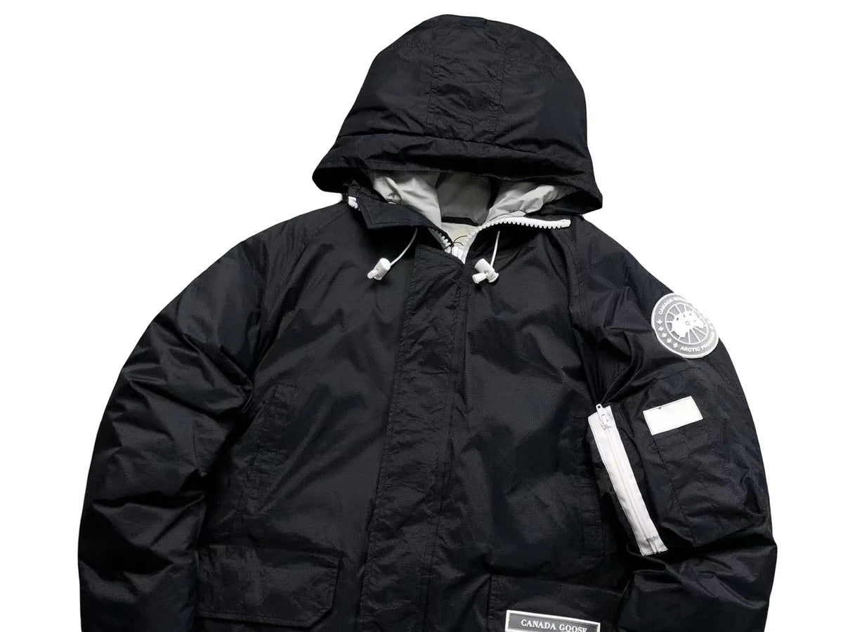 Canada Goose Black Chilliwack Bomber – Hood White Ribbed Hem Badge Logo Canadian Outerwear