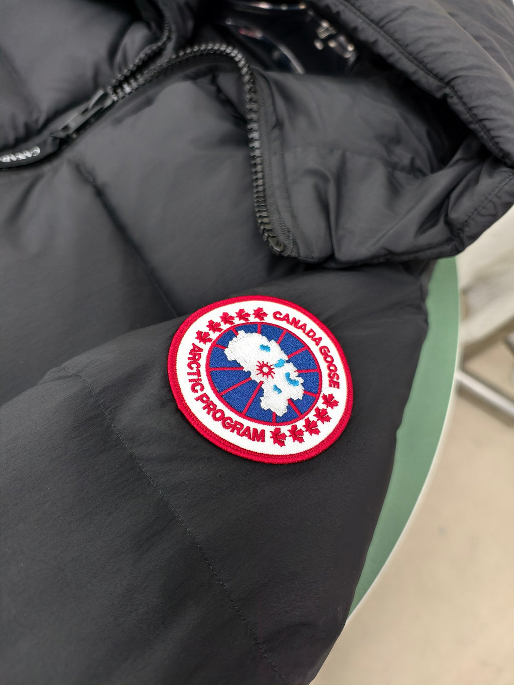 Canada Goose Black Mid-Length Hooded Puffer – Grid Quilted Padded Hood Arctic Program Badge Canadian Outerwear